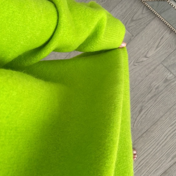 Never worn, too big on me. - Picture 3 of 3